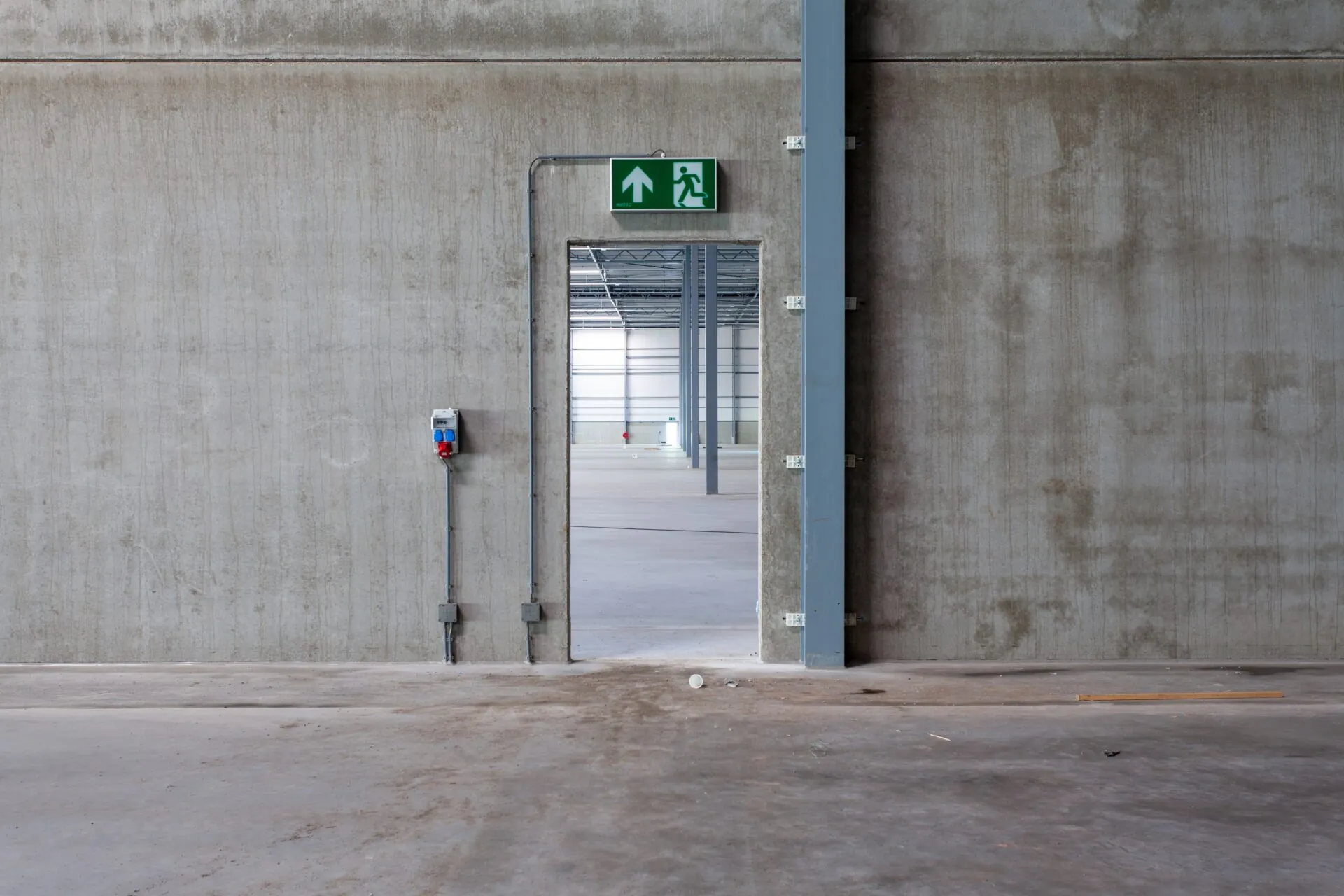 puerta peatonal en puerta de garaje